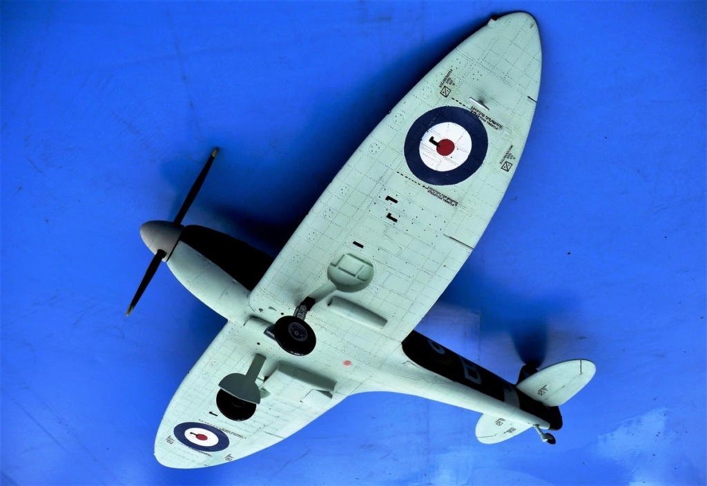 Spitfire MkIIa de Douglas Bader 100% scratch en bois massif sculpté au 1/15 ème - Page 2 8114