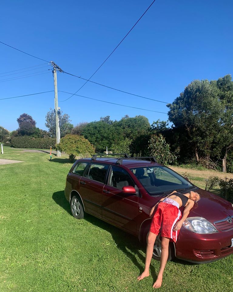 Celebrities pictured next to retro/cr*p cars (no fancy cars) - Page 3 91462410