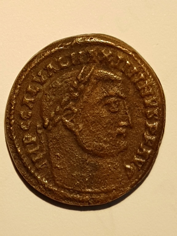 Nummus de Maximino II Daza. GENIO IMPERATORIS. Genio estante a izq. Alejandría. Anvers11