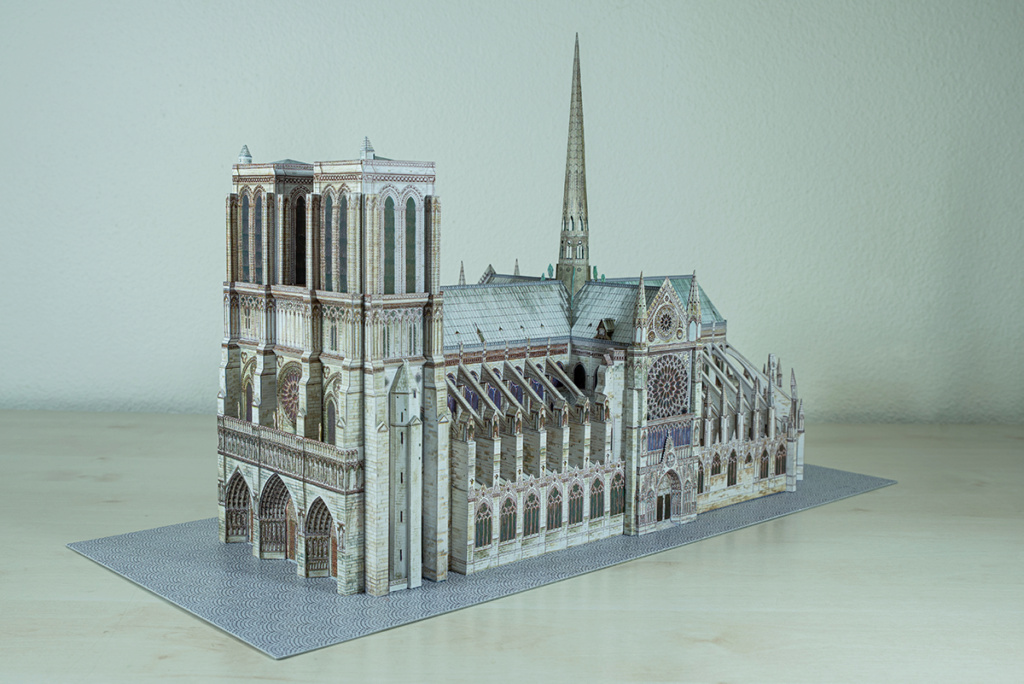 "Notre Dame de Paris" / 1:25  /  L'Instant Durable, gebaut von Schnipsler. Rbp_0013