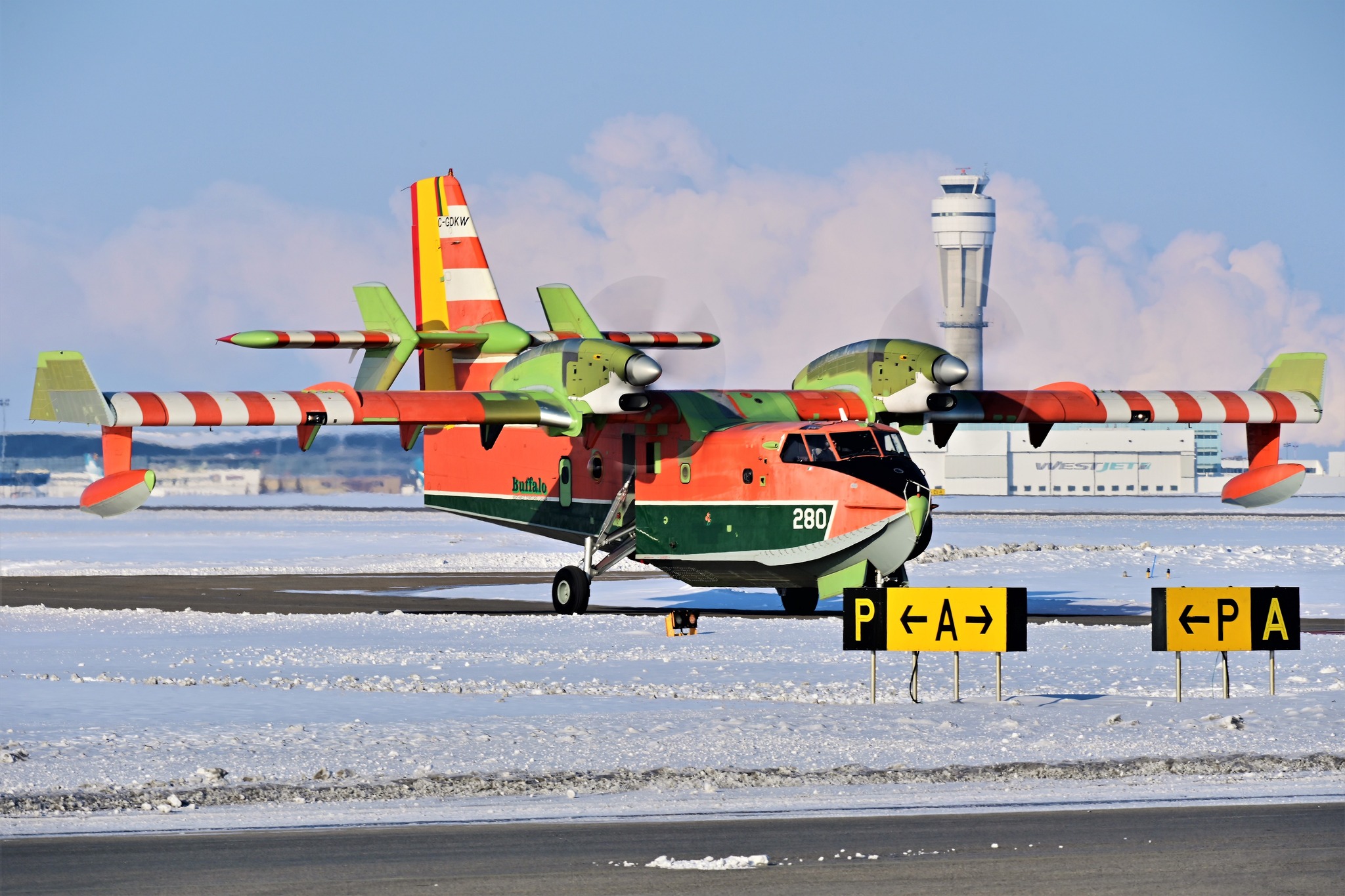 Canadair CL-415 - Page 11 00228