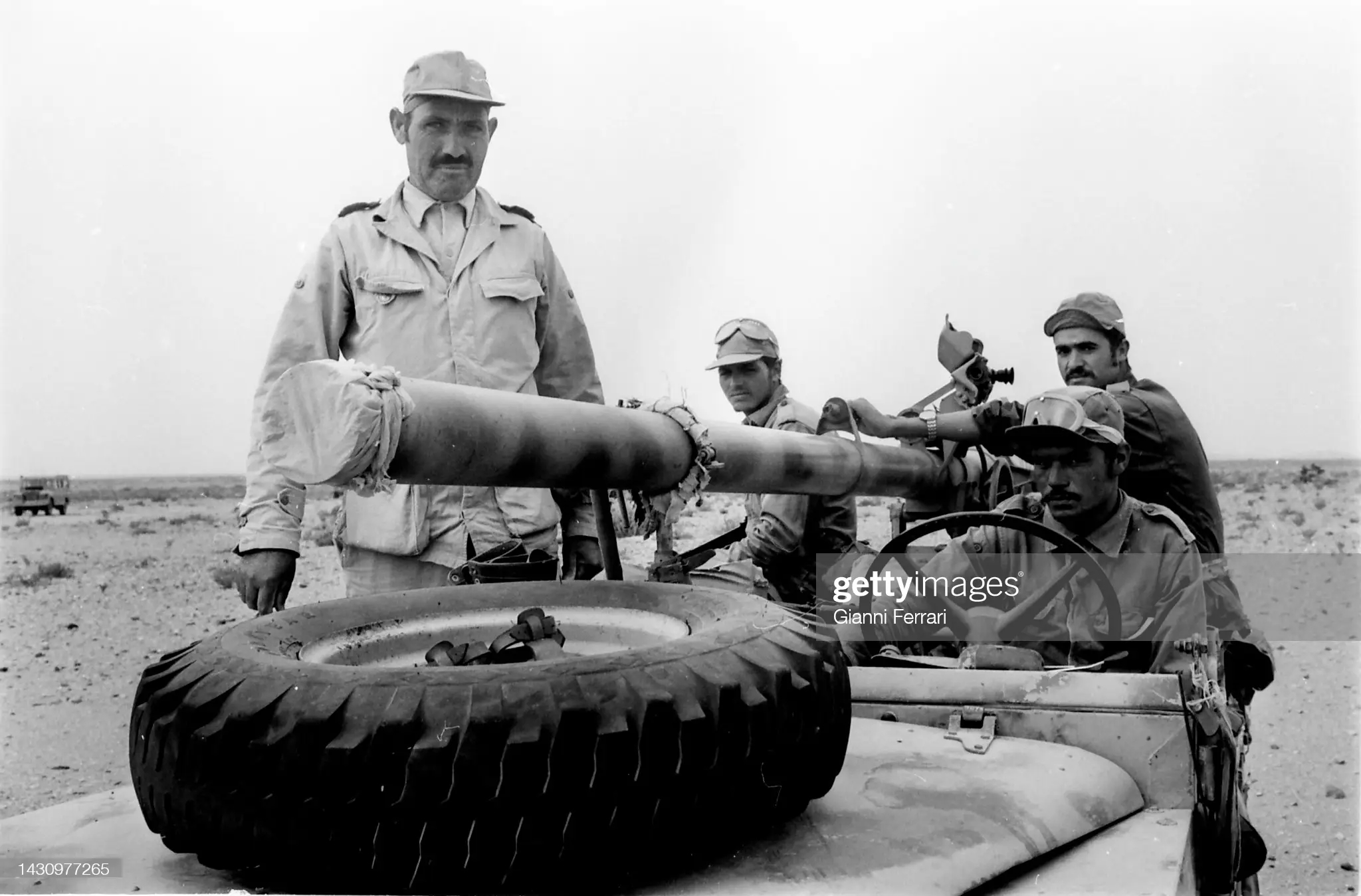 Le conflit armé du sahara marocain - Page 19 00230