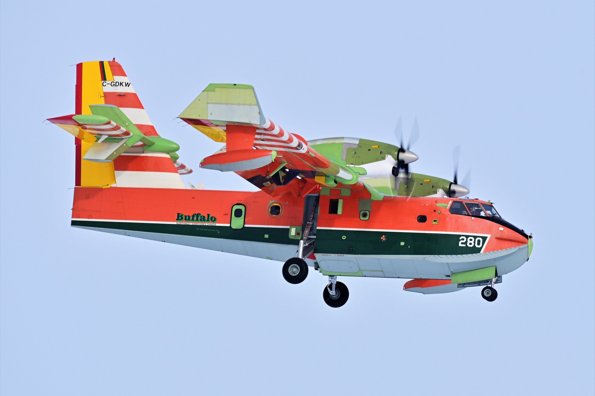 Canadair CL-415 - Page 11 00324