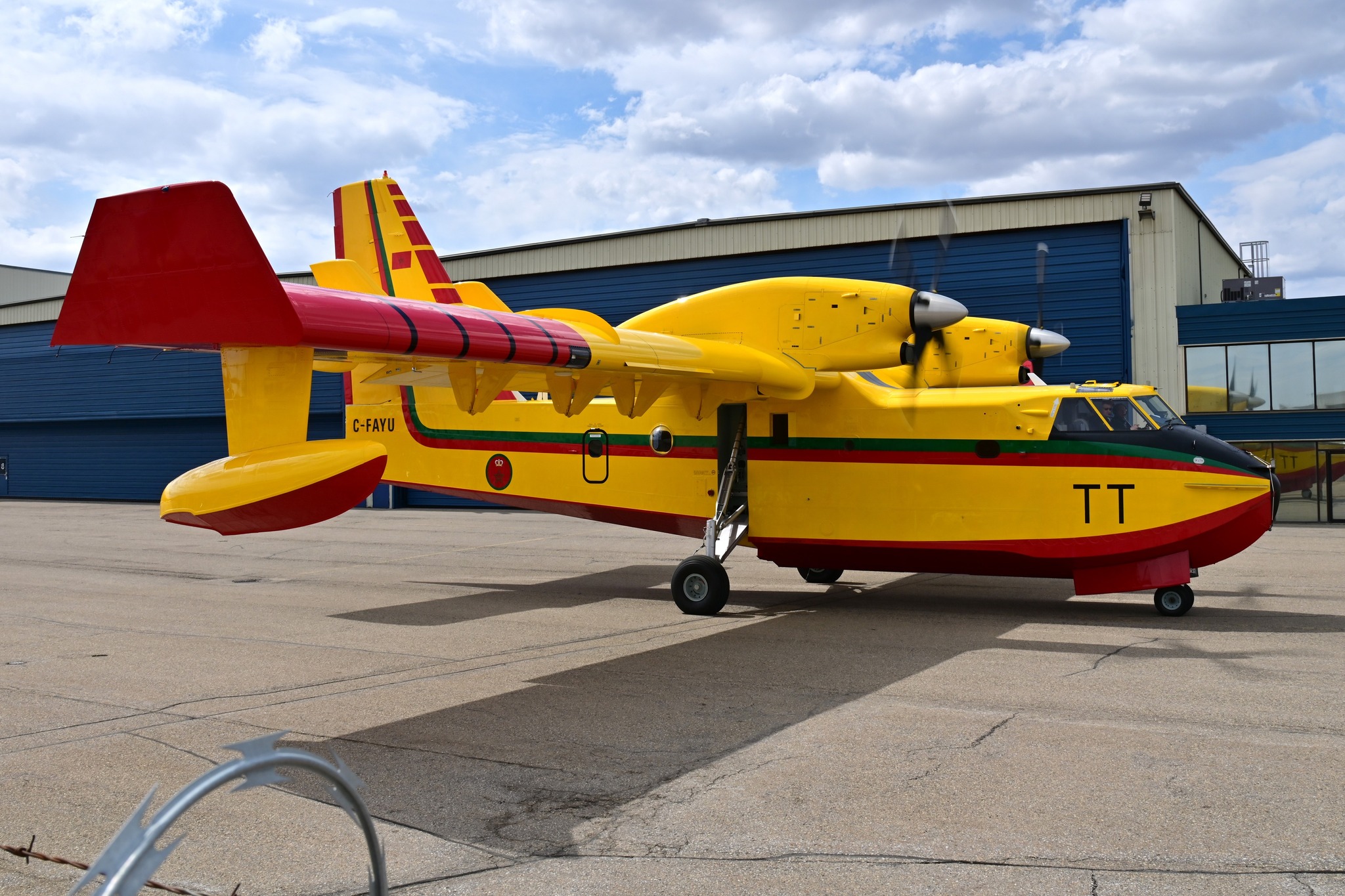 Canadair CL-415 - Page 14 00531