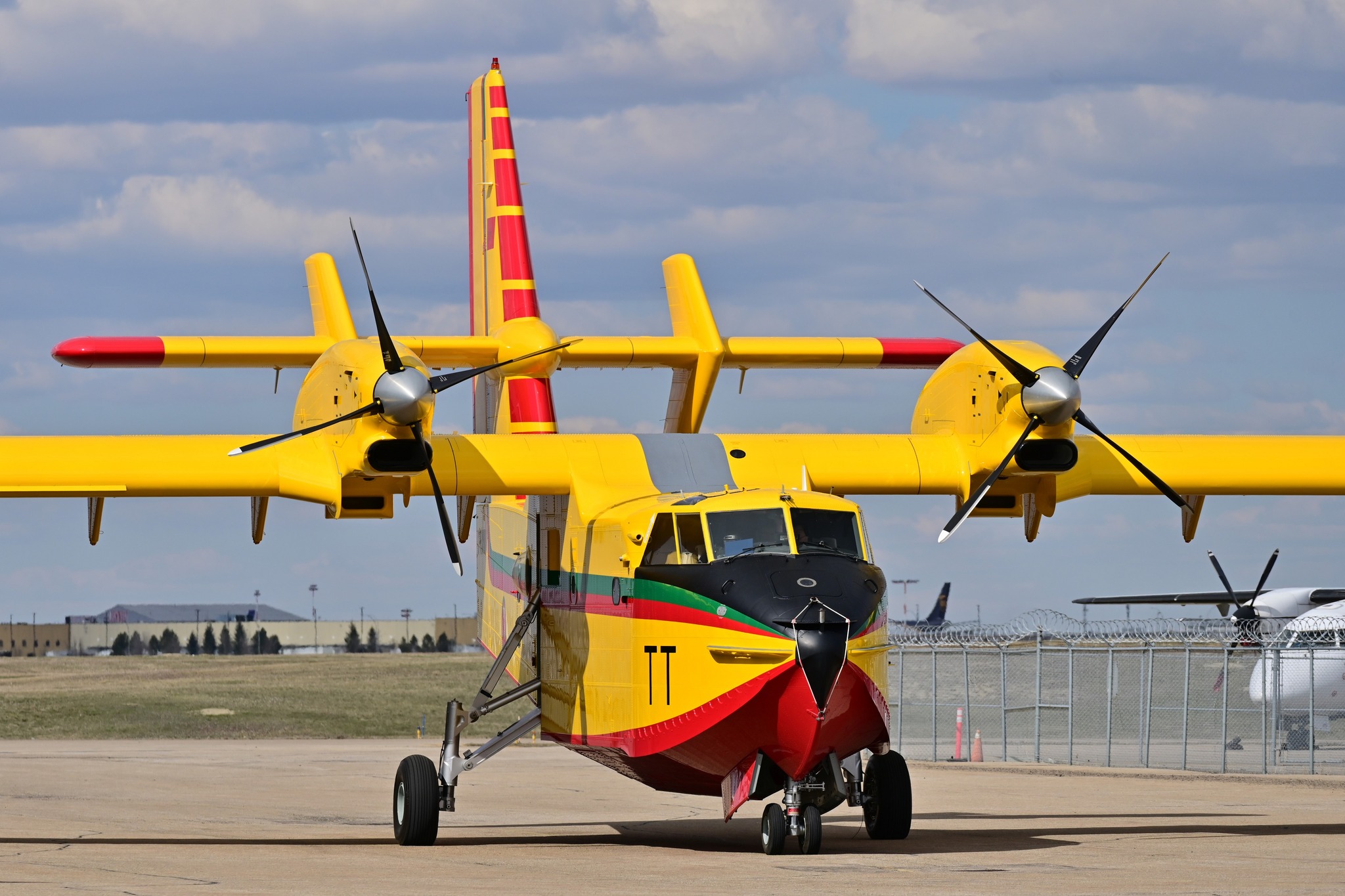 Canadair CL-415 - Page 14 00625