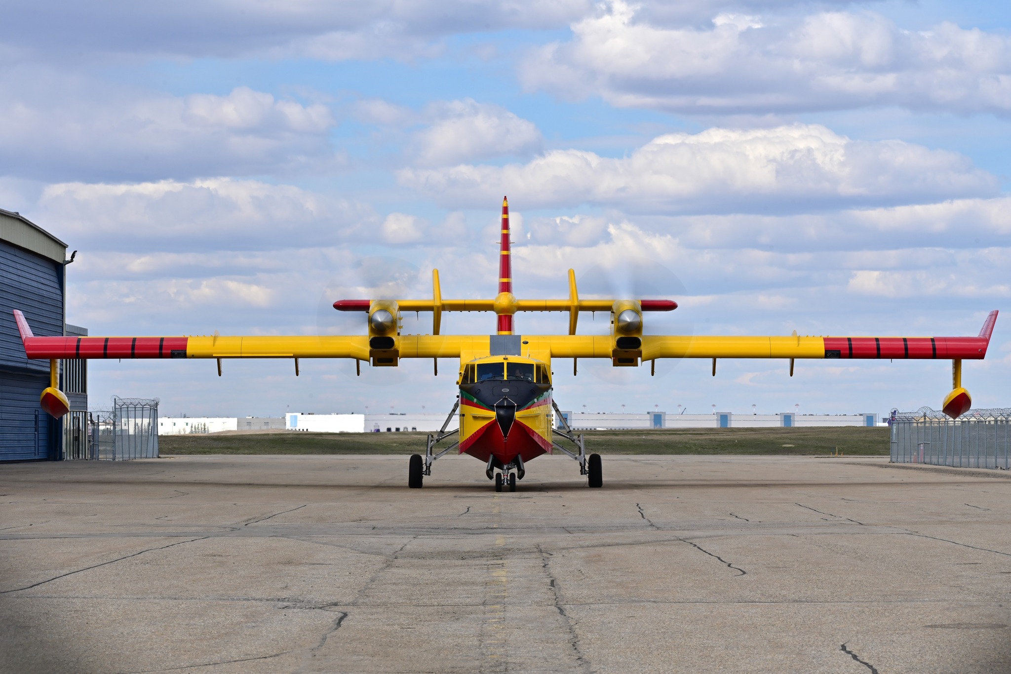 Canadair CL-415 - Page 14 01015