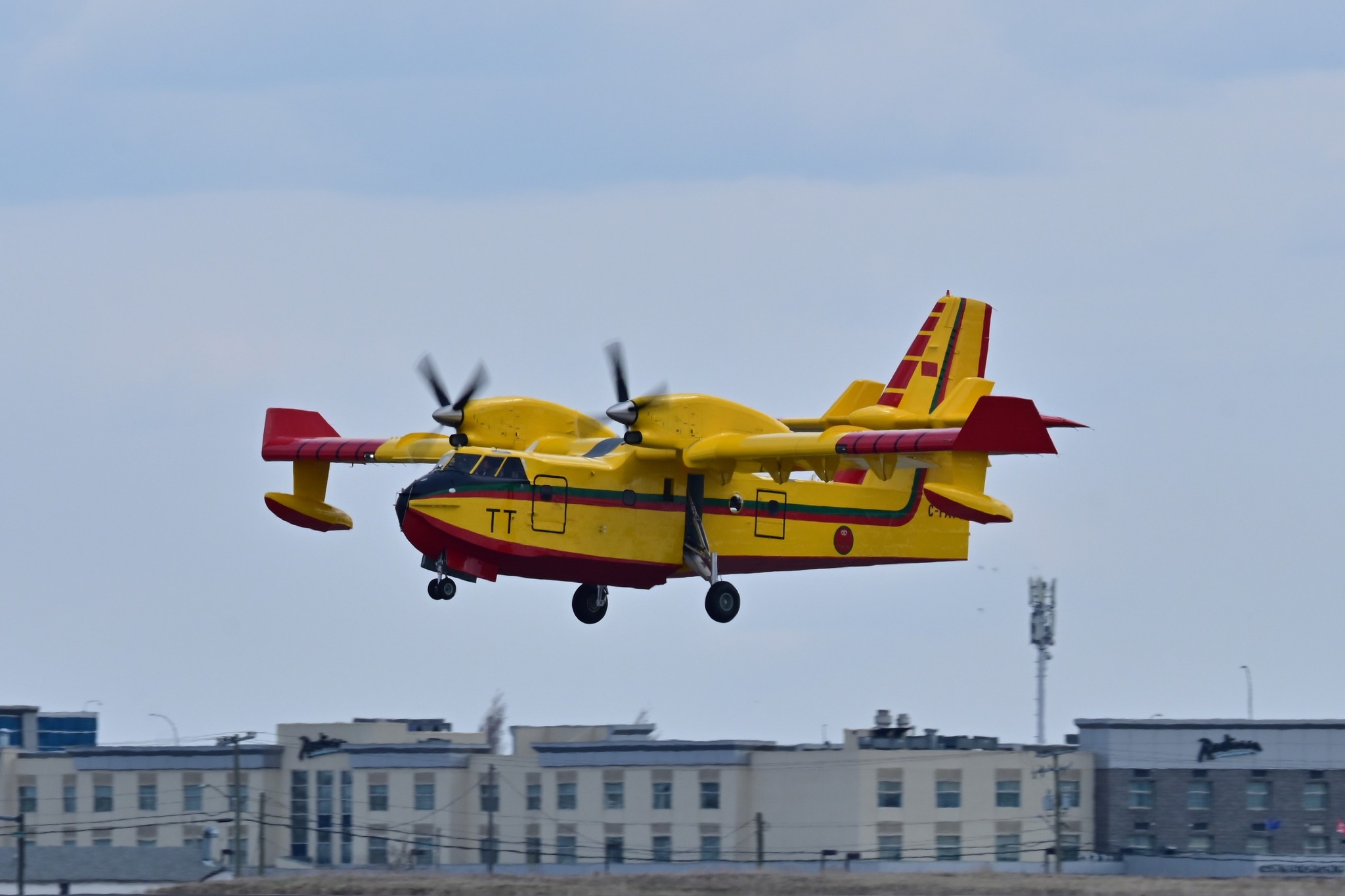 Canadair CL-415 - Page 14 01411