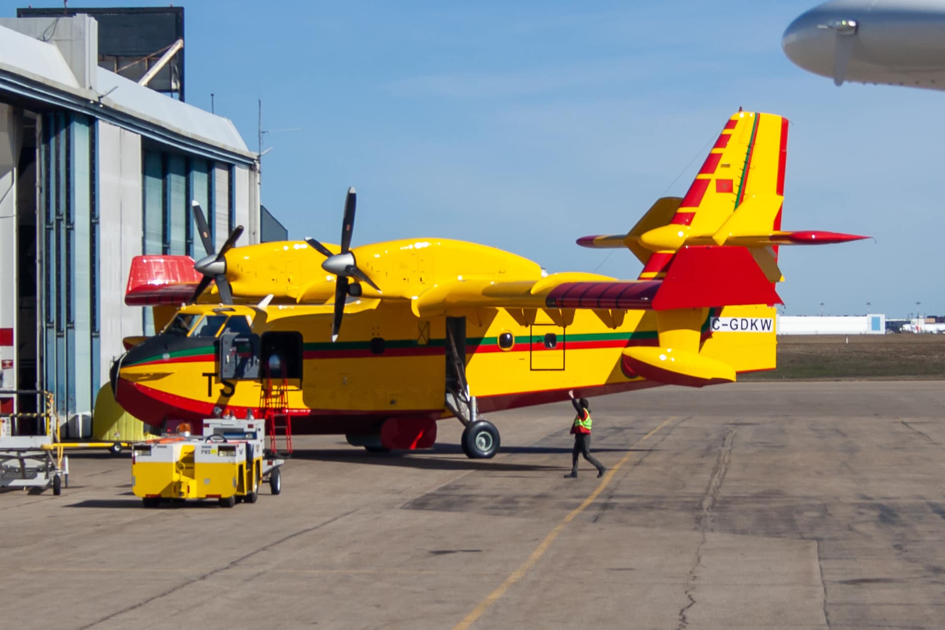 Canadair CL-415 - Page 12 34374710