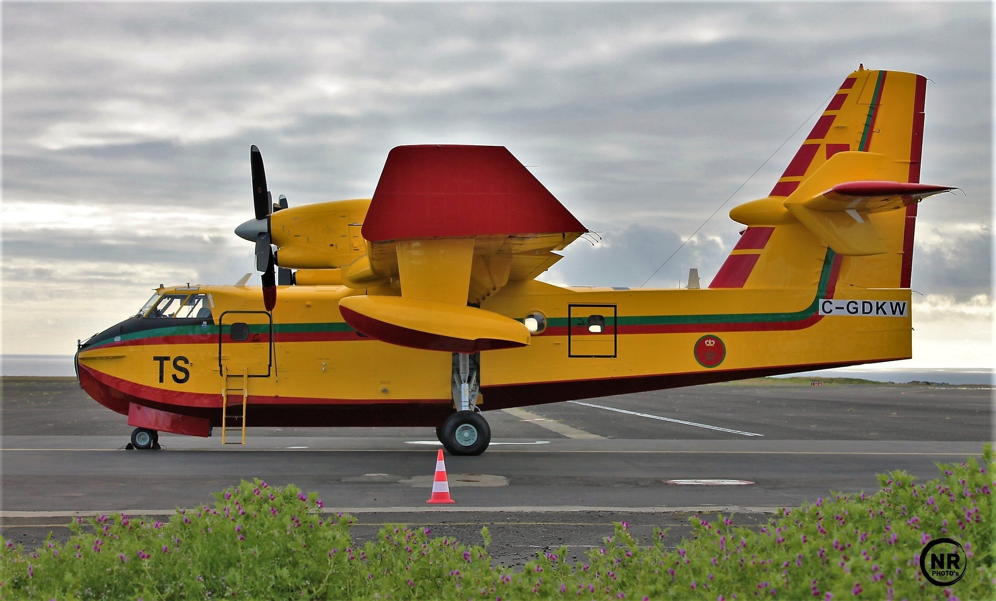 Canadair CL-415 - Page 12 34625910