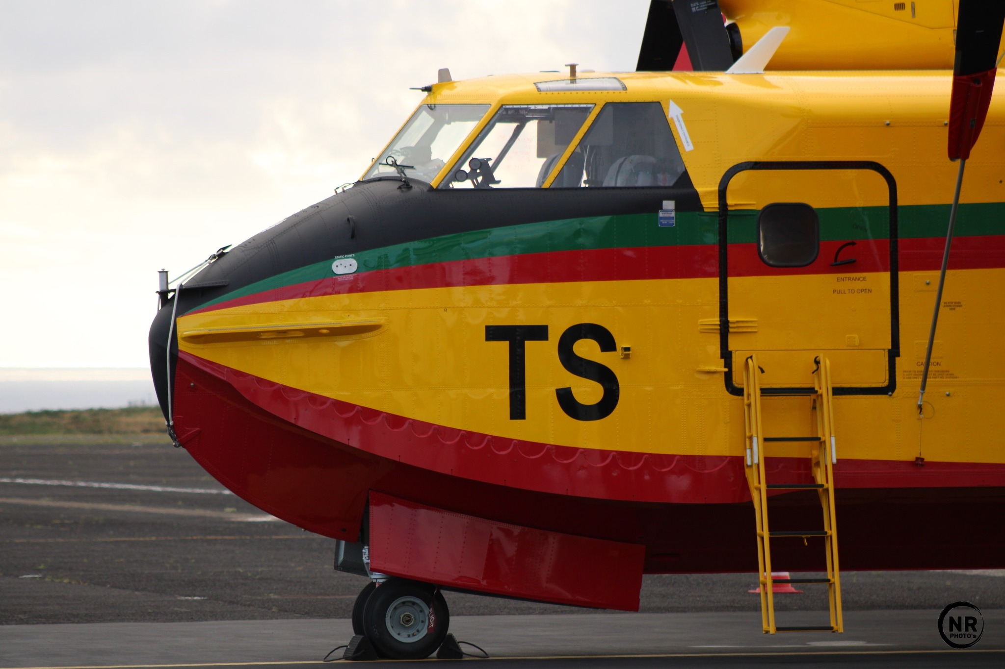 Canadair CL-415 - Page 12 34646110