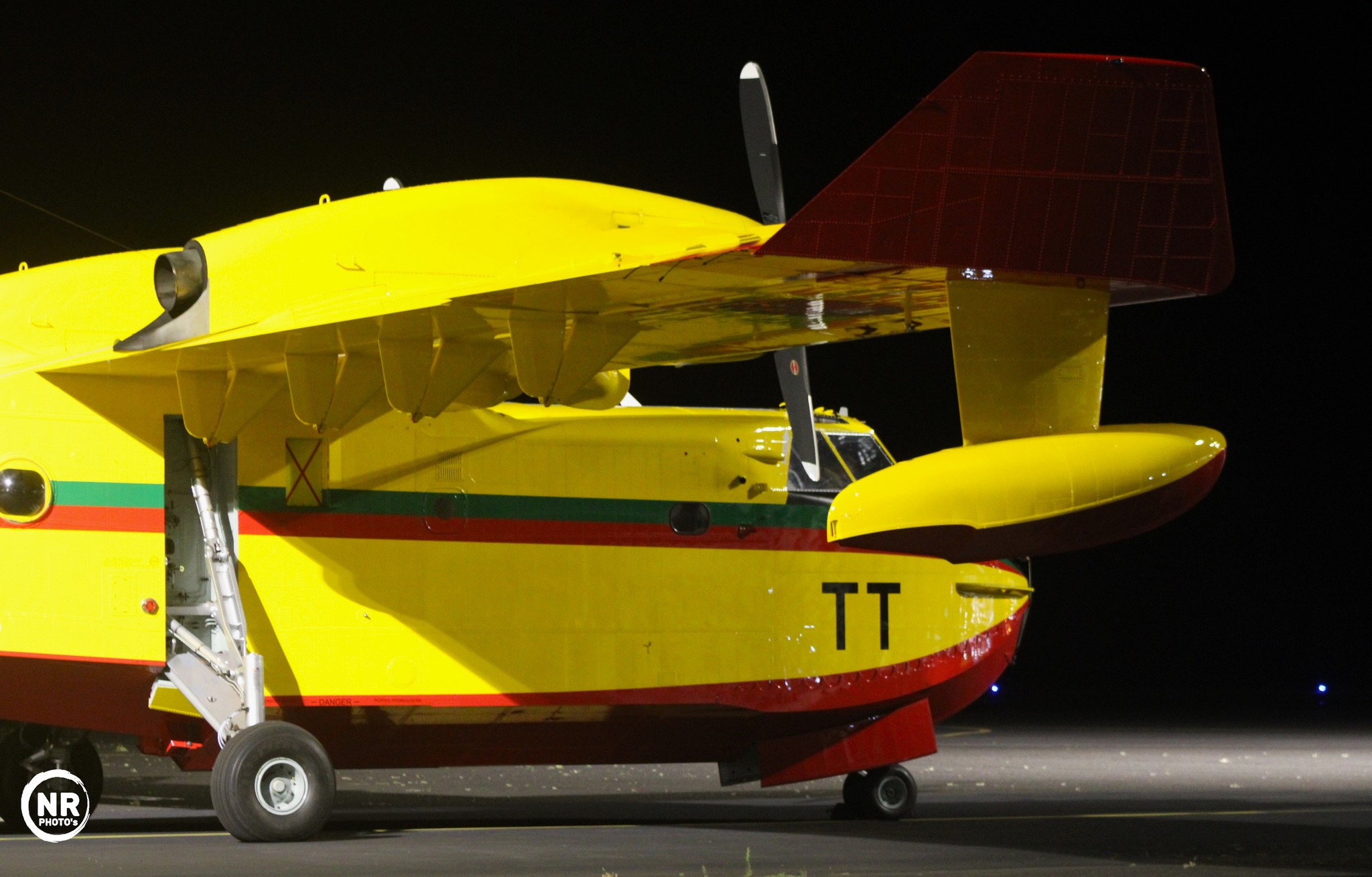 Canadair CL-415 - Page 15 44146210