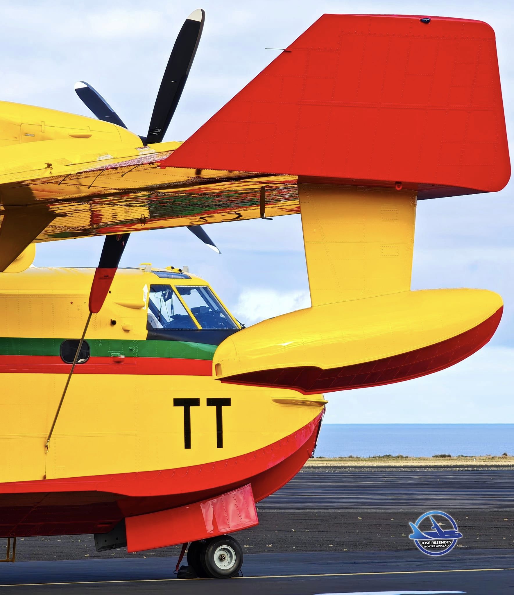 Canadair CL-415 - Page 15 44247911