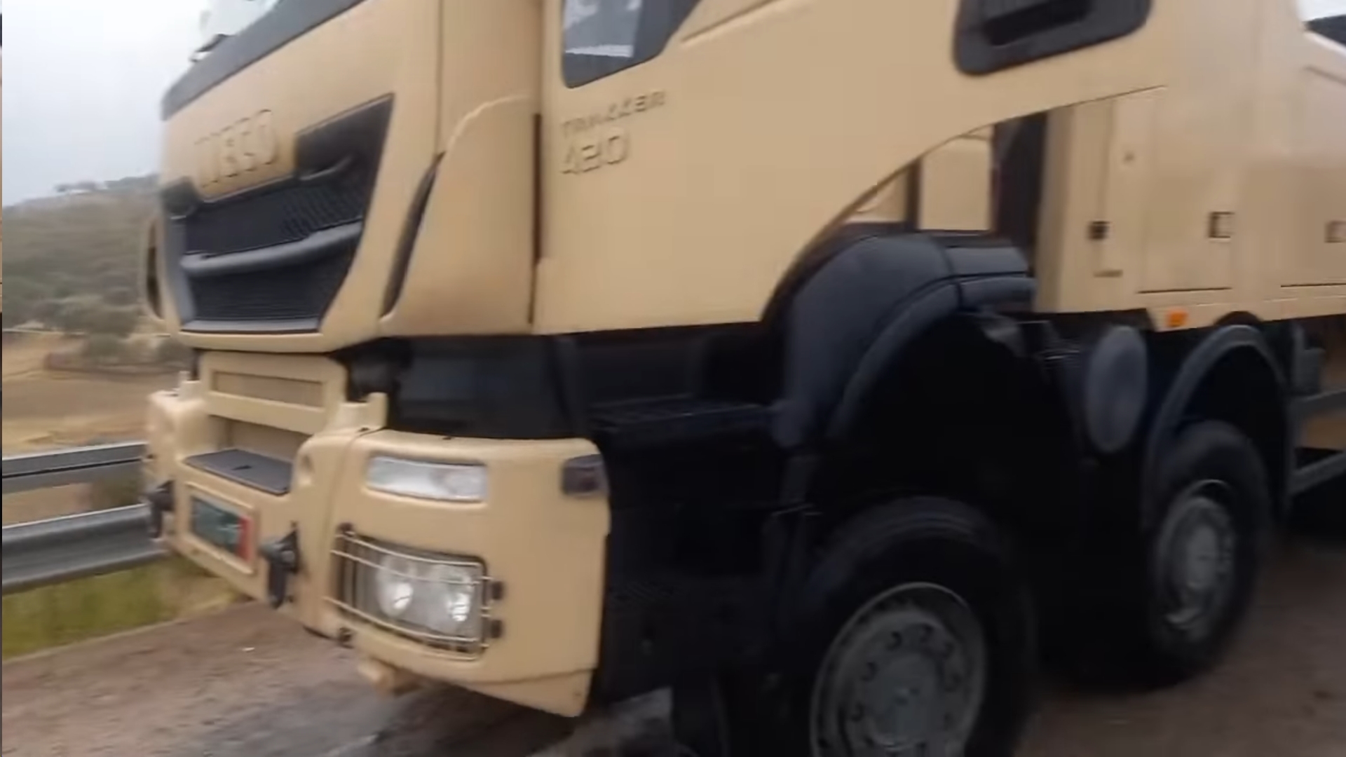  Iveco 420 Trakker 8x8 - Wrecker	 Clip1030