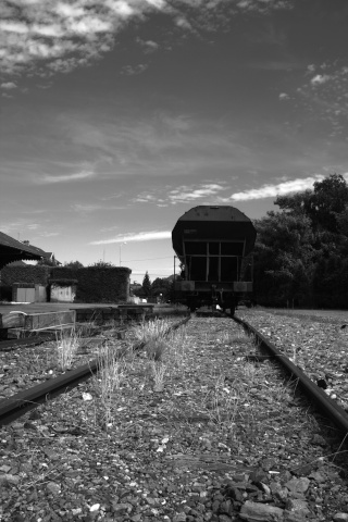 les vieilles gares, entre abandon et histoire Img_1816