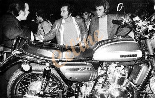 Johnny et les motos Moto0011