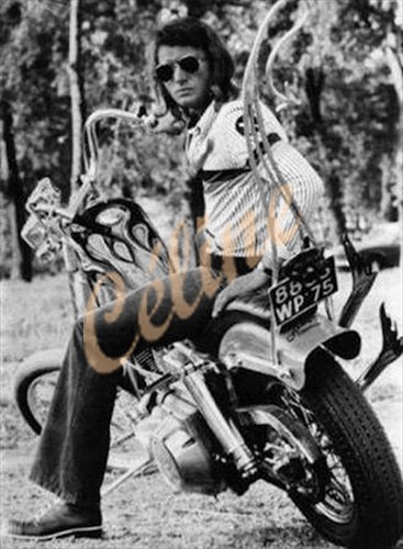 Johnny et les motos Moto0510