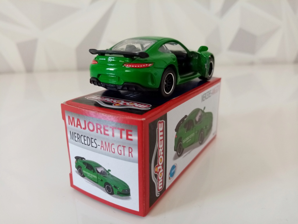 N°232E MERCEDES AMG GT ET GTR ( RÉFÉRENCE 9613 DICKIE ) Img_1051