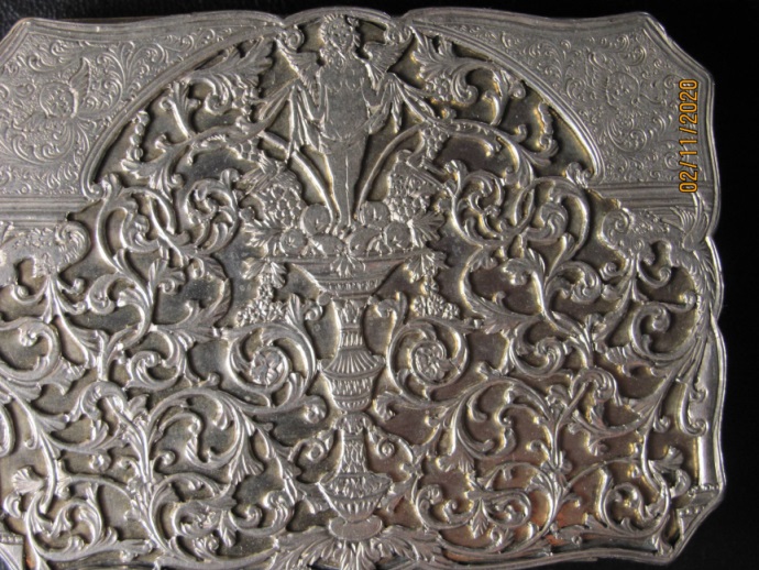 unusual heavily engraved snuff box,no marks, what country ,age. 5npy4l10