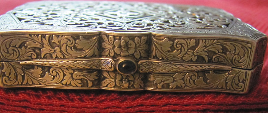 unusual heavily engraved snuff box,no marks, what country ,age. Rymg6q10