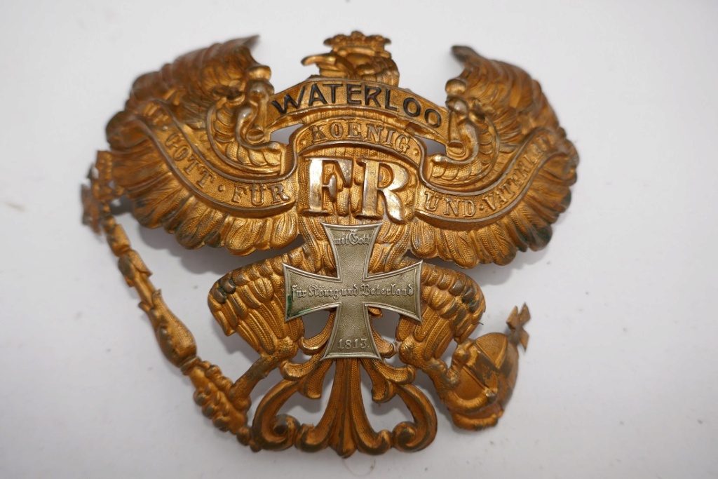 Les casques à pointe: banderole "Waterloo" et "Waterloo-Peninsula."  Casqu156