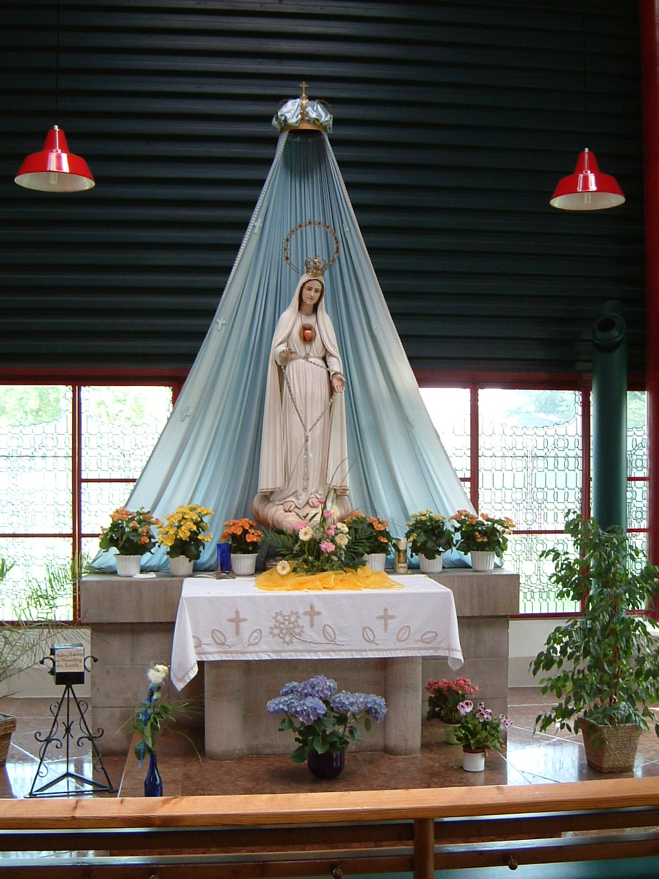 Les apparitions de la Très Sainte Vierge Marie dans le monde Wigrat12