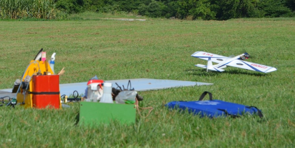 Sunday Morning Flying at Breezy Hill "The Video" 90_310