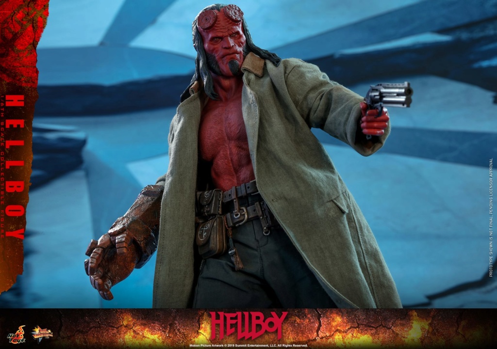 Hot toys 1/6 hellboy.  Hellbo20
