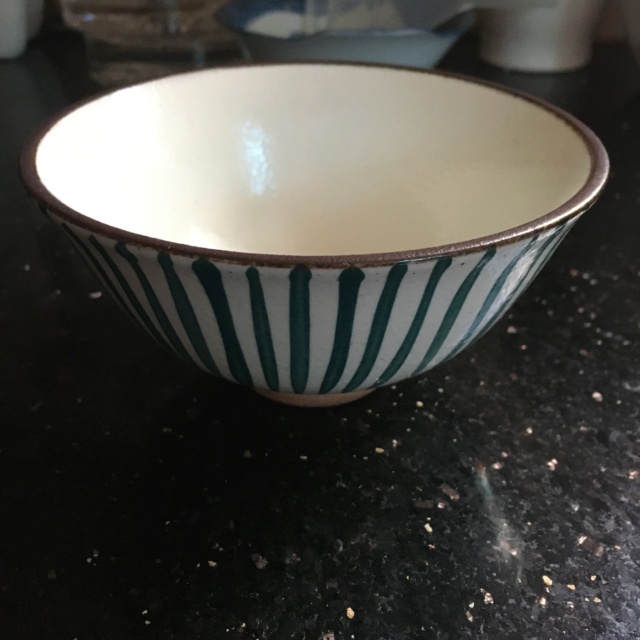 A little pinstripe pedestal base bowl Dd047210