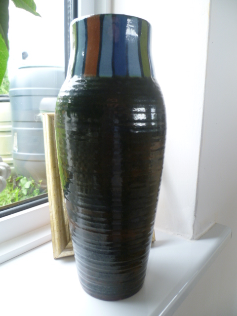 26 cm coil built vase - Torquay perhaps P1390415