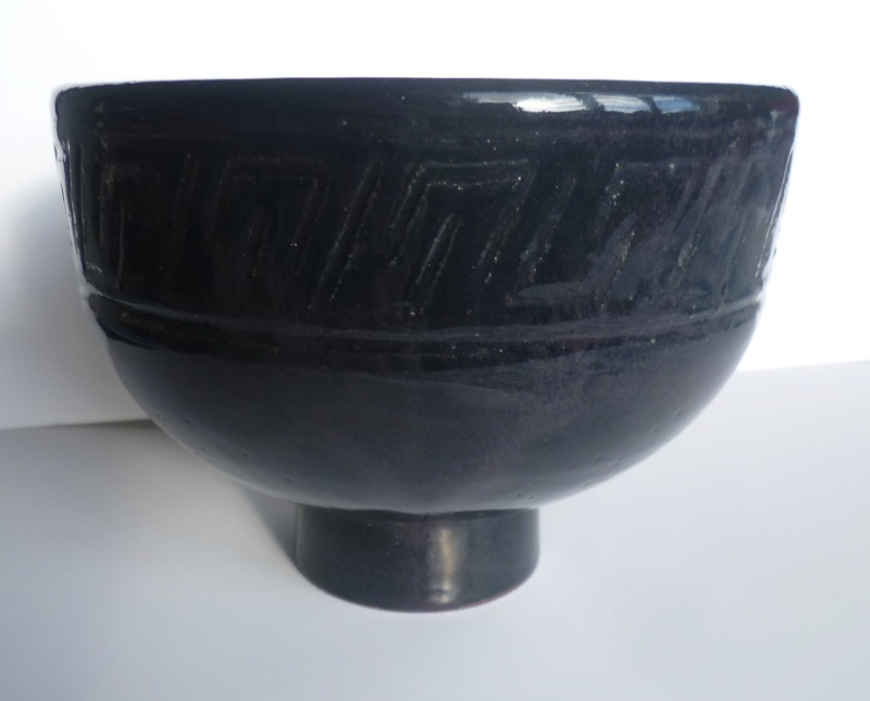 Impressed Capital R Pottery Mark - Medium Sized Footed Bowl P1620712