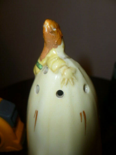 Does anyone know this gnome topped sugar shaker? S-l16012