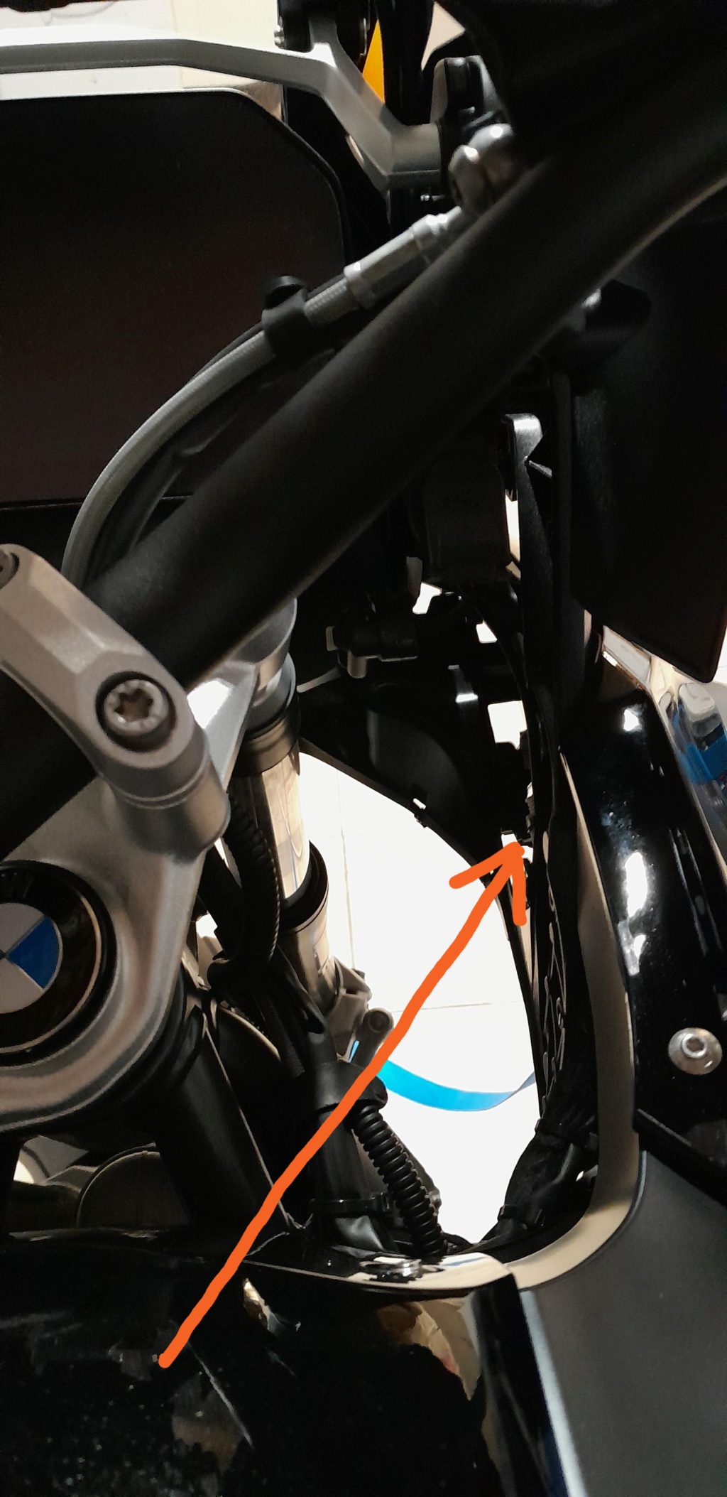 Alimentation GPS ou autre sur R1250RT 2021 Bmw_r111