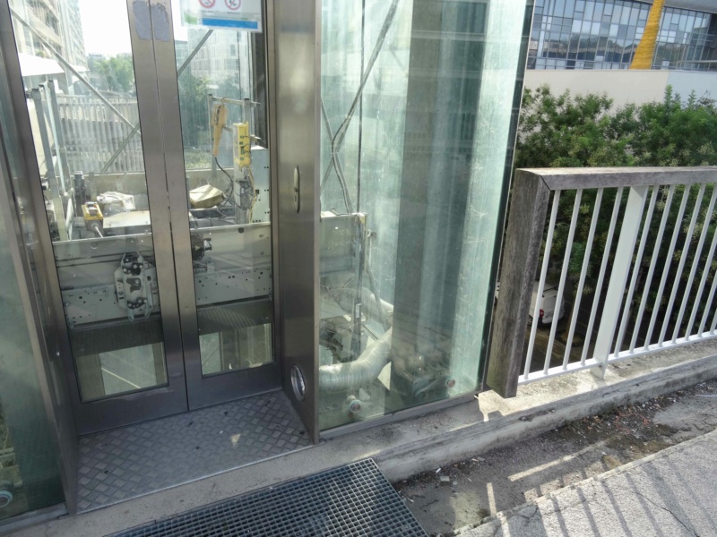 Dysfonctionnement des ascenseurs publics Dsc00399