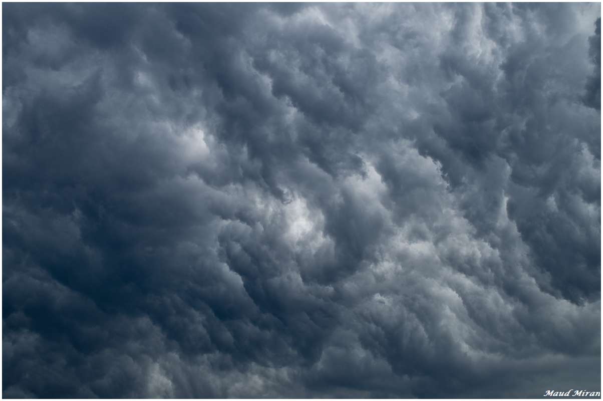 un orage sur l'Aubrac :des nuages incroyables Imgp4217