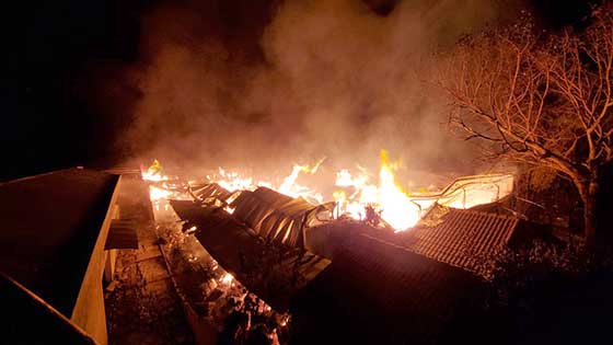 Cháy xưởng bông tại củ chi, khoảng 1000m2 diện tích bị thiệt hại Chzey_14