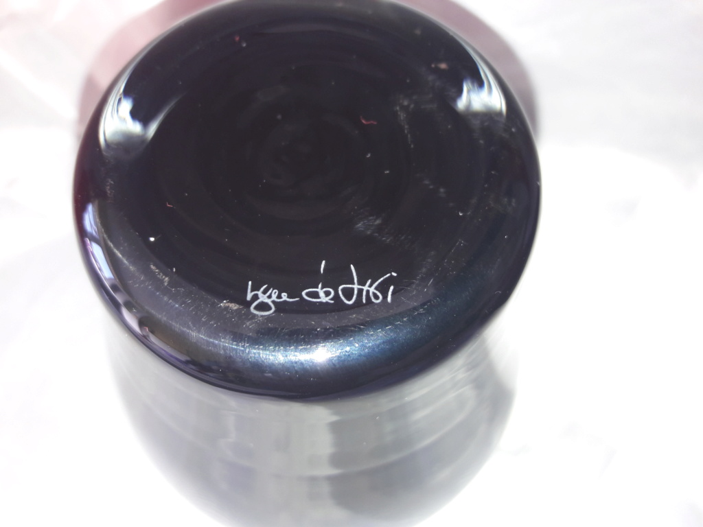 Please help with glass signature  15322710