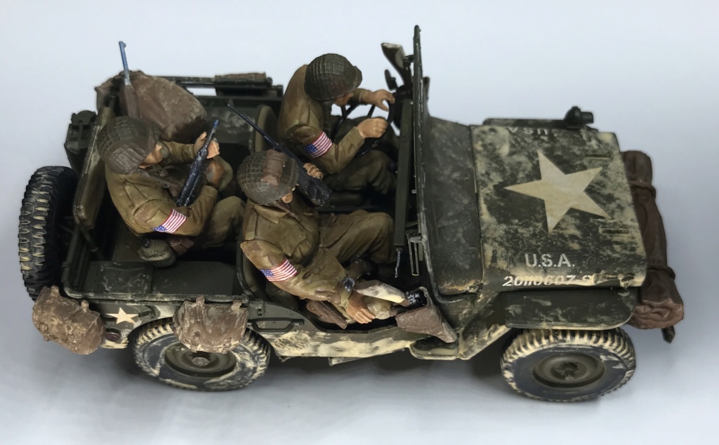 CB35106 US Jeep 1/4ton 4x4 Utility Truck (Mod.1942) avec remorque 10-cwt et équipage aéroporté BRONCO 1/35 et la M26 DEPANNEUSE char Tamiya au 1/35 - Page 3 1209a810