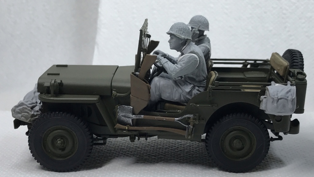 CB35106 US Jeep 1/4ton 4x4 Utility Truck (Mod.1942) avec remorque 10-cwt et équipage aéroporté BRONCO 1/35 et la M26 DEPANNEUSE char Tamiya au 1/35 - Page 2 2ffc5810