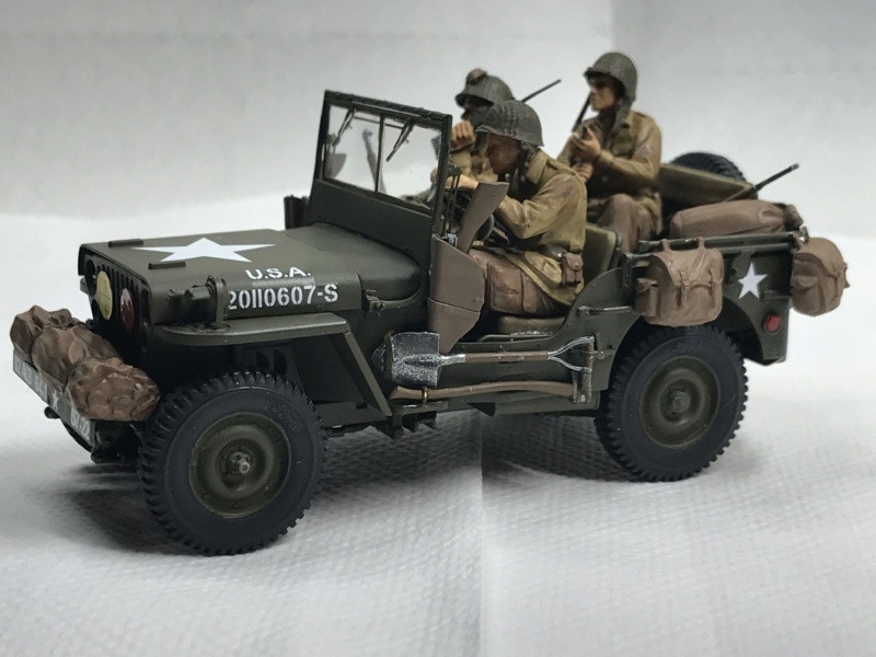 CB35106 US Jeep 1/4ton 4x4 Utility Truck (Mod.1942) avec remorque 10-cwt et équipage aéroporté BRONCO 1/35 et la M26 DEPANNEUSE char Tamiya au 1/35 - Page 2 3c651e10