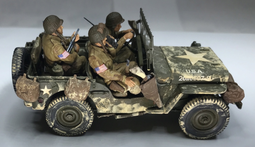 CB35106 US Jeep 1/4ton 4x4 Utility Truck (Mod.1942) avec remorque 10-cwt et équipage aéroporté BRONCO 1/35 et la M26 DEPANNEUSE char Tamiya au 1/35 - Page 3 8822c010