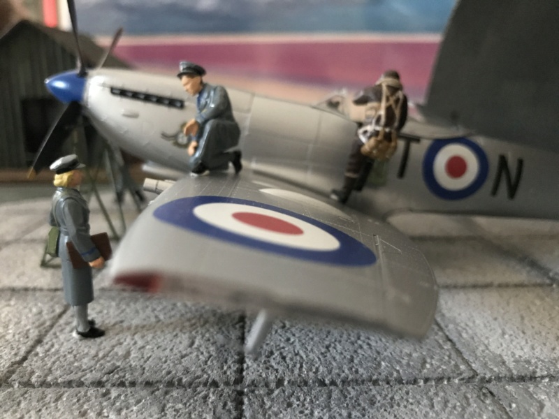 1/48 Spitfire MK.XVI Bubbletop eduard et son diorama  - Page 8 962aa410
