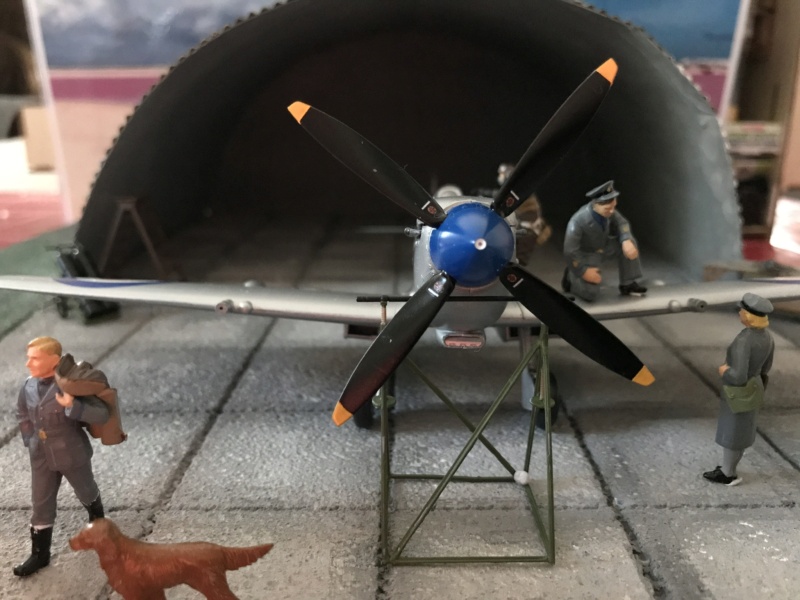 1/48 Spitfire MK.XVI Bubbletop eduard et son diorama  - Page 8 98ee3710