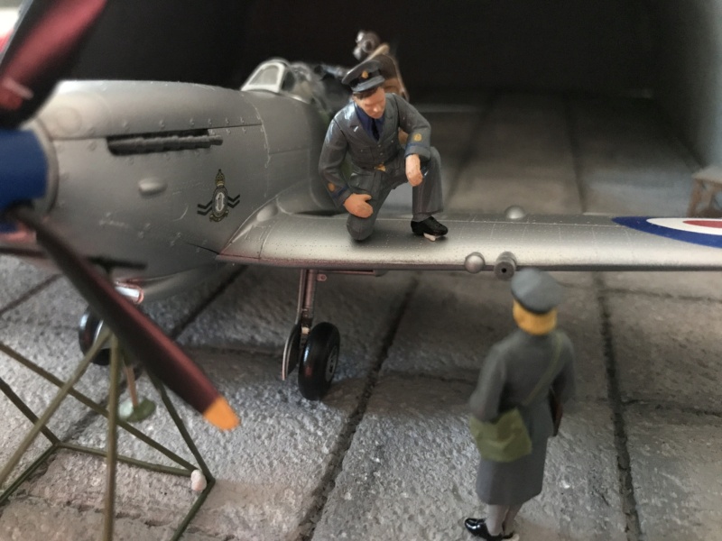 1/48 Spitfire MK.XVI Bubbletop eduard et son diorama  - Page 8 C3d88010