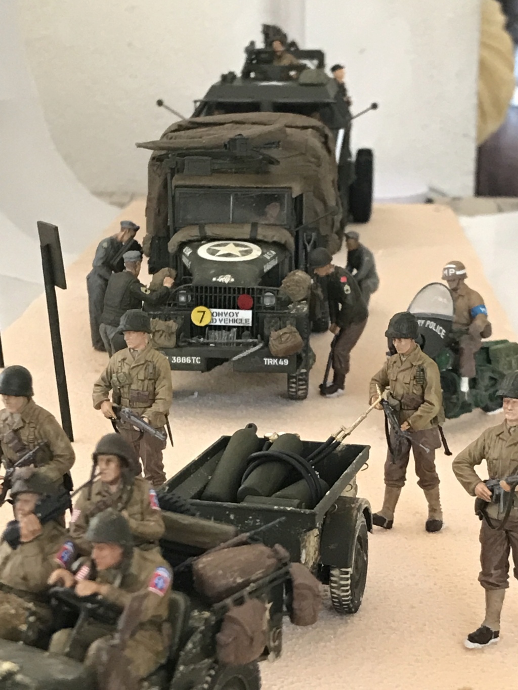 épisode 3 TERMINÉ dans la campagne Normande non loin de la RED BALL et le diorama montage M26 en cours  - Page 8 E9cc2210