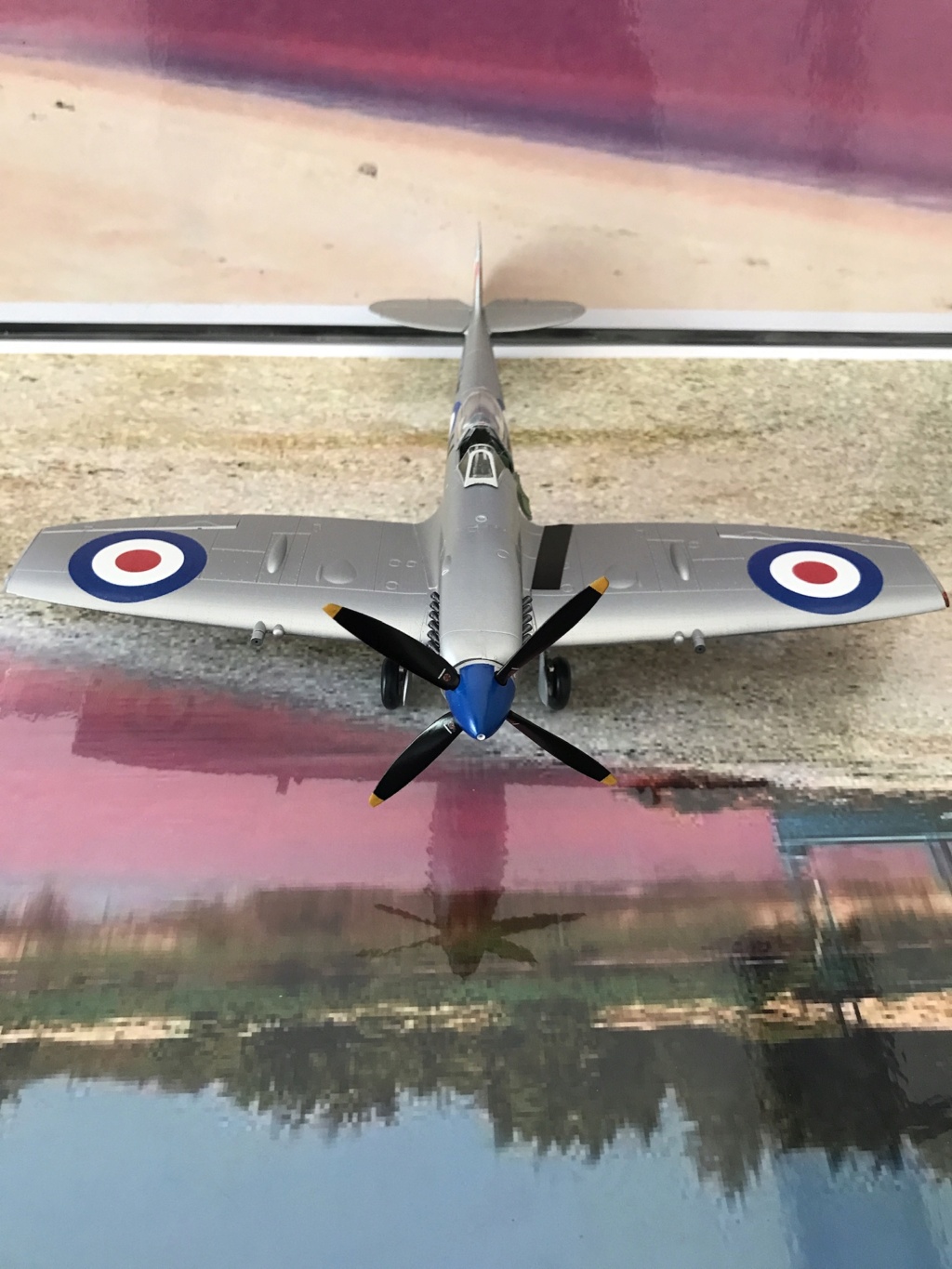 1/48 Spitfire MK.XVI Bubbletop eduard et son diorama  - Page 6 Ebf7ee10