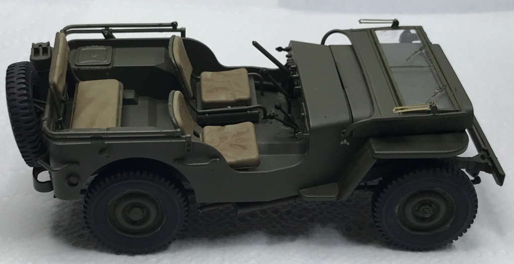 CB35106 US Jeep 1/4ton 4x4 Utility Truck (Mod.1942) avec remorque 10-cwt et équipage aéroporté BRONCO 1/35 et la M26 DEPANNEUSE char Tamiya au 1/35 Ff58c210