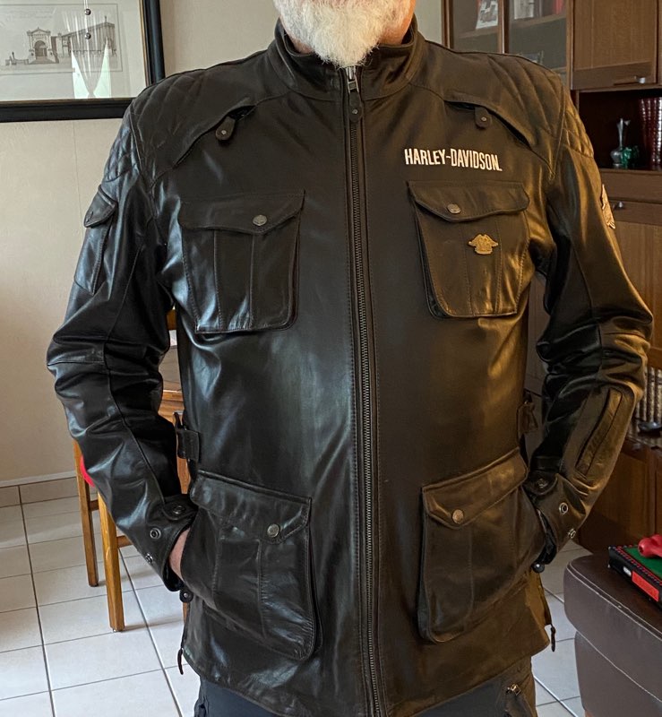 Vends veste cuir Harley-Davidson Taille(US)  XXL  V110