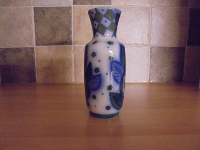 A tiny 5" vase with the number 9 on the base Dsc00118