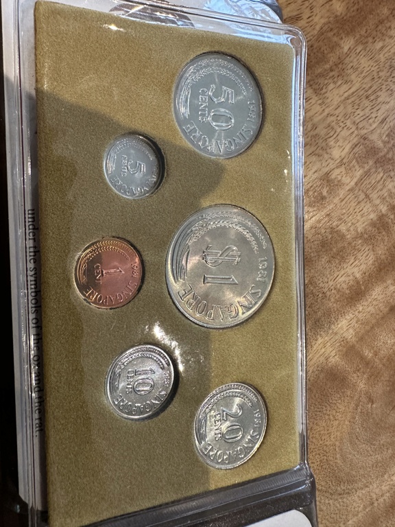 Proof coins, 999 silver coins and other silver items  102e7f10