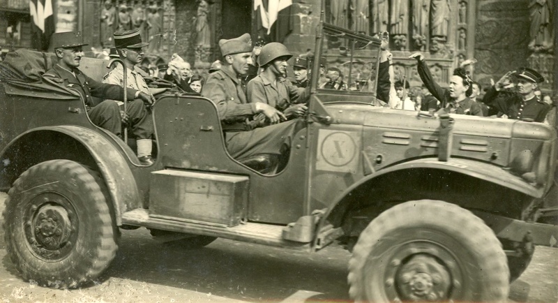 Dodge command car du Général Leclerc à Strasbourg 1944_110